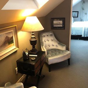 Deluxe Triple Queen Ensuite
